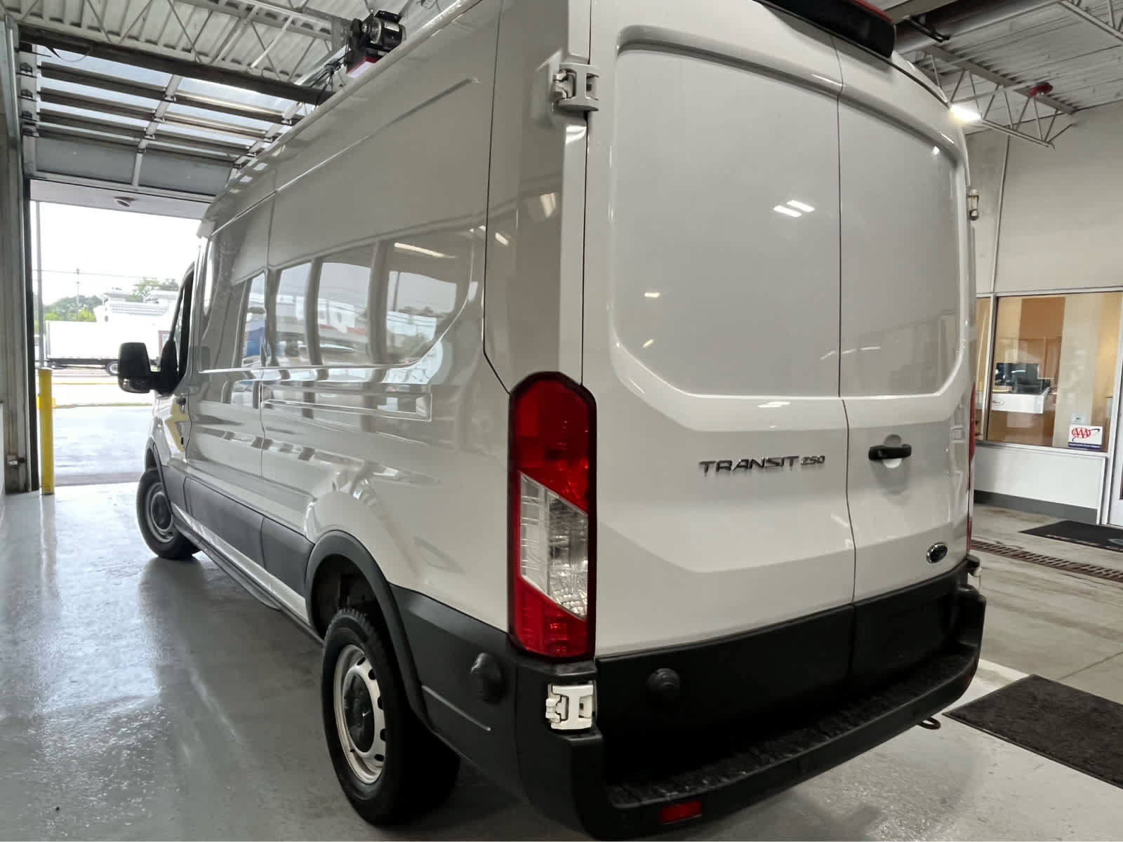Used 2024 Ford Transit 250 148 Medium Roof RWD image 6
