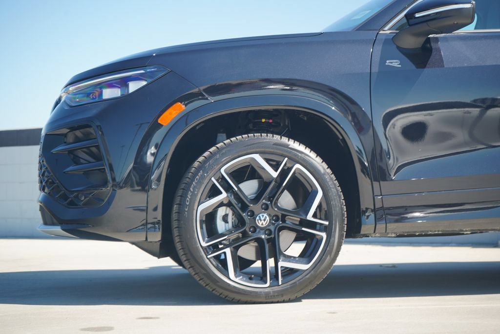 New 2026 Volkswagen Tiguan SEL R-Line AWD/4WD image 2