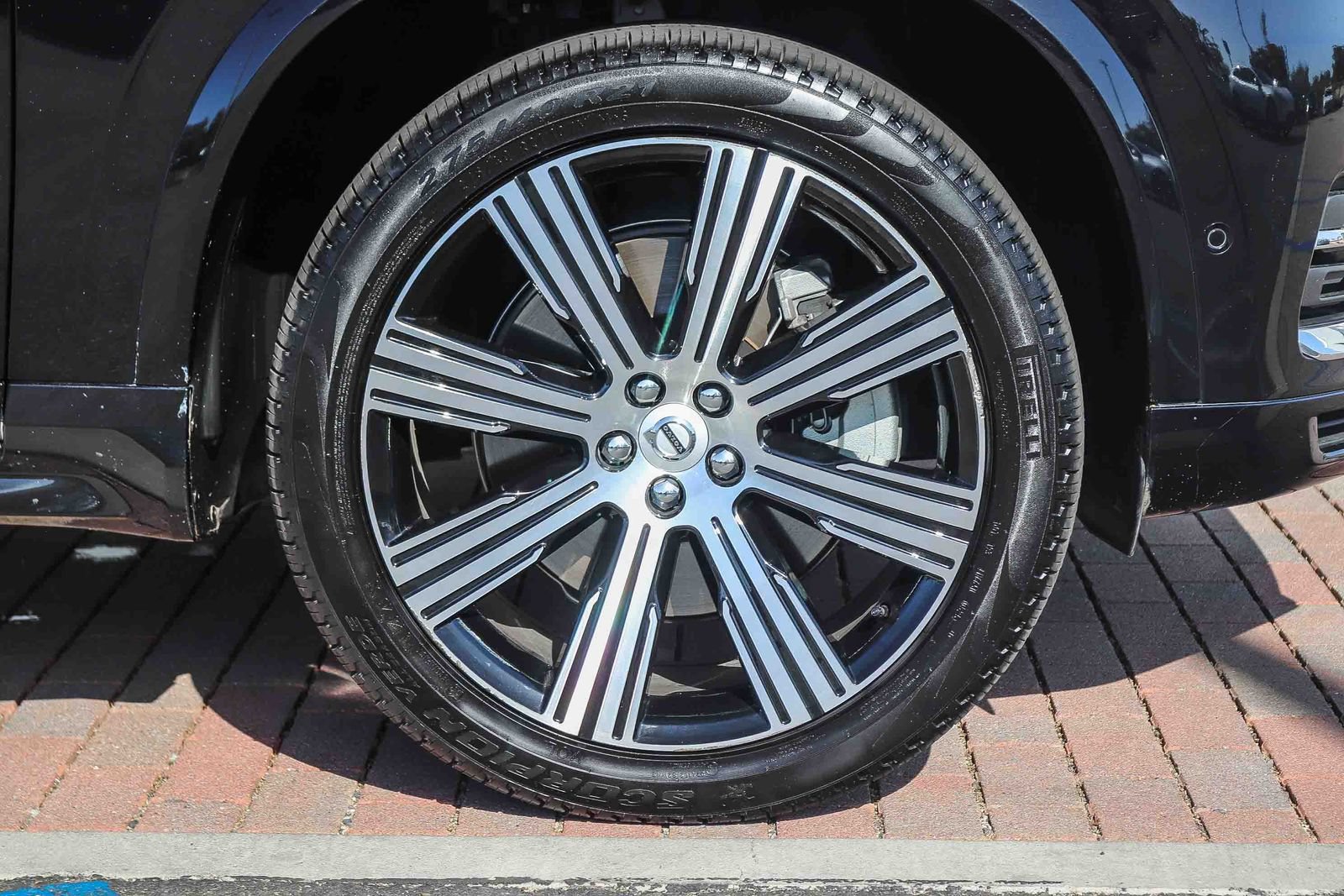 Used 2025 Volvo XC90 T8 Plus w/ Protection Package Premier AWD/4WD image 11