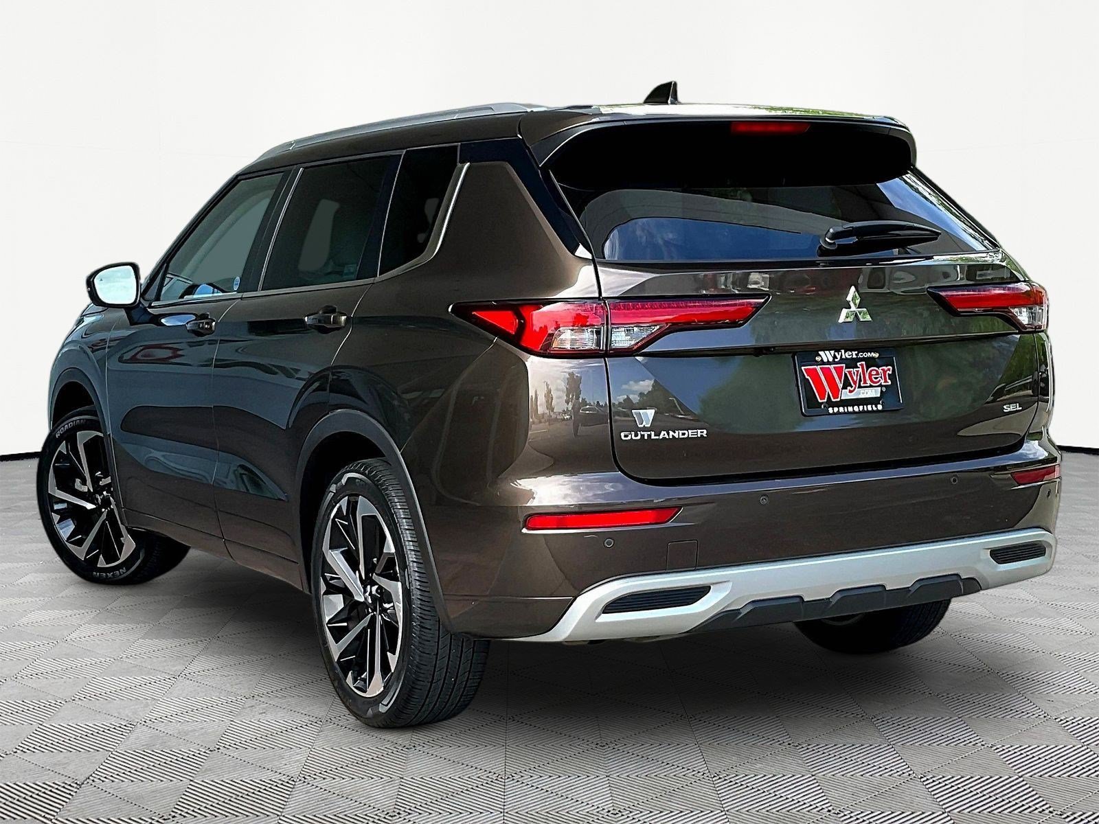 Used 2023 Mitsubishi Outlander SEL FWD image 4