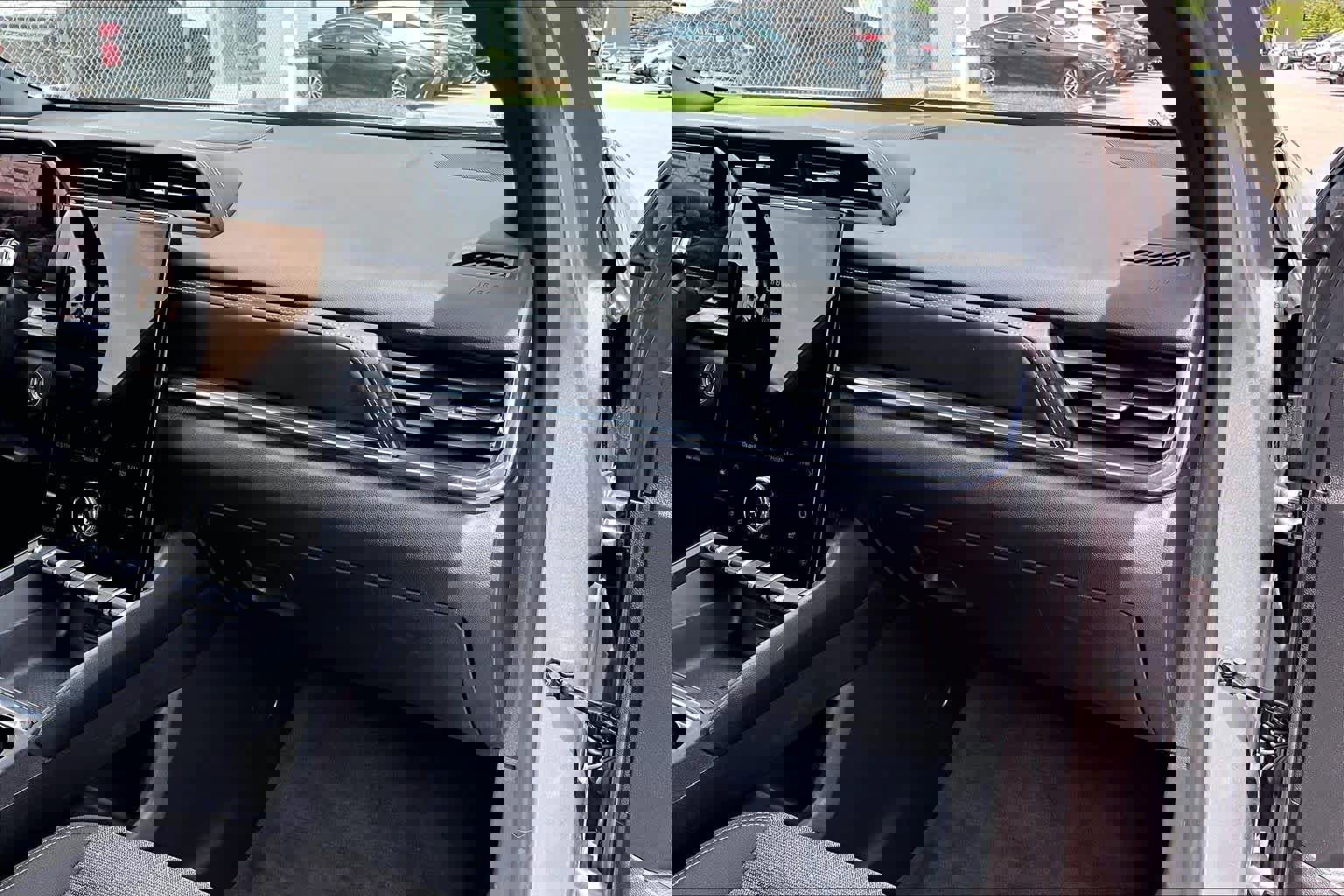 Used 2025 GMC Terrain Elevation image 17