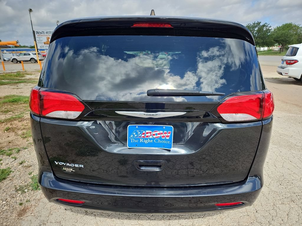 Used 2023 Chrysler Voyager LX FWD image 9