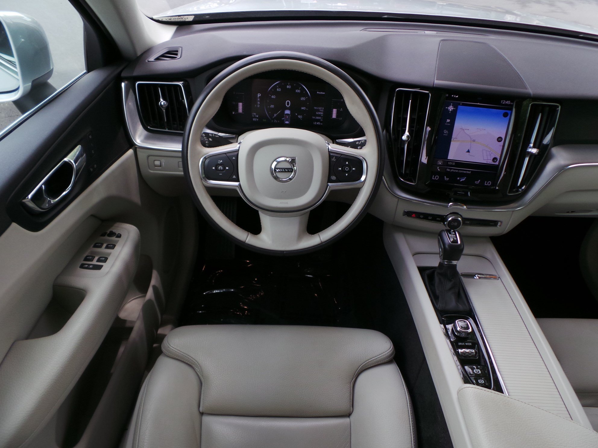 Used 2019 Volvo XC60 T5 Momentum w/ Premium Package AWD/4WD image 15