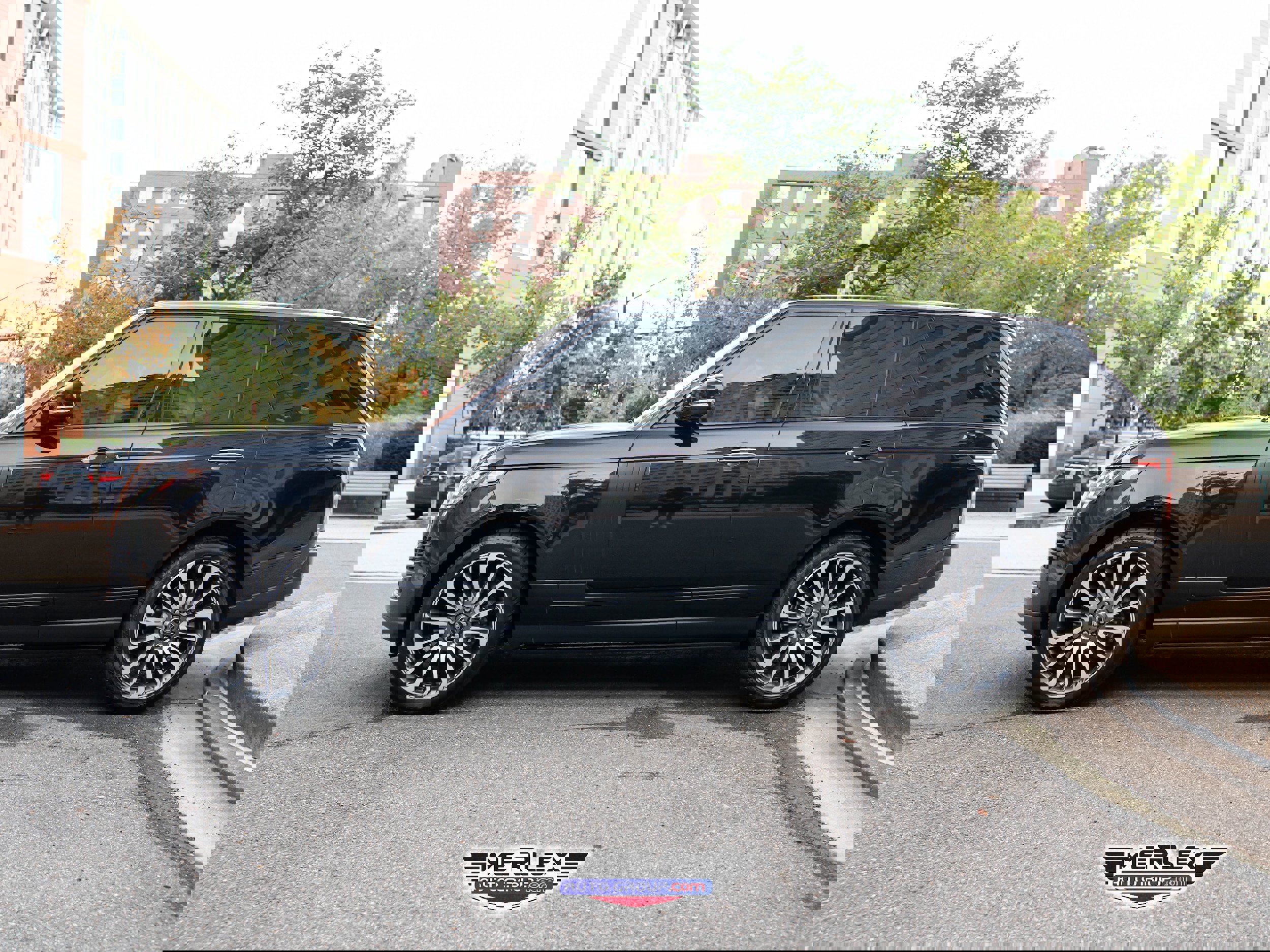 Used 2020 Land Rover Range Rover Autobiography image 4