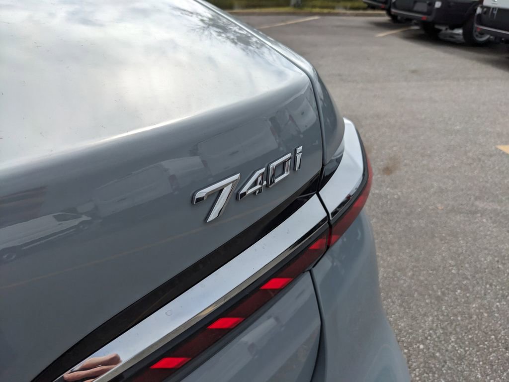 Used 2025 BMW 740i image 13