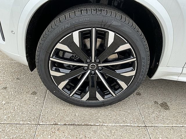 New 2026 Volvo XC90 T8 Ultra w/ Lounge Package image 12