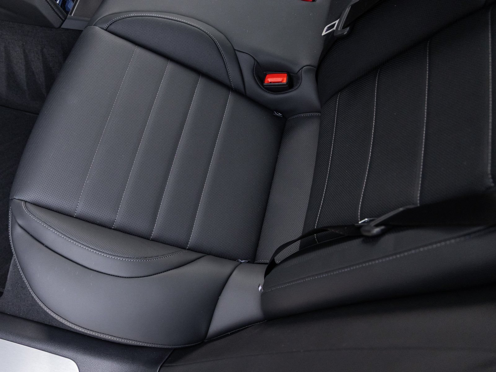 Certified 2026 Porsche Panamera RWD image 35