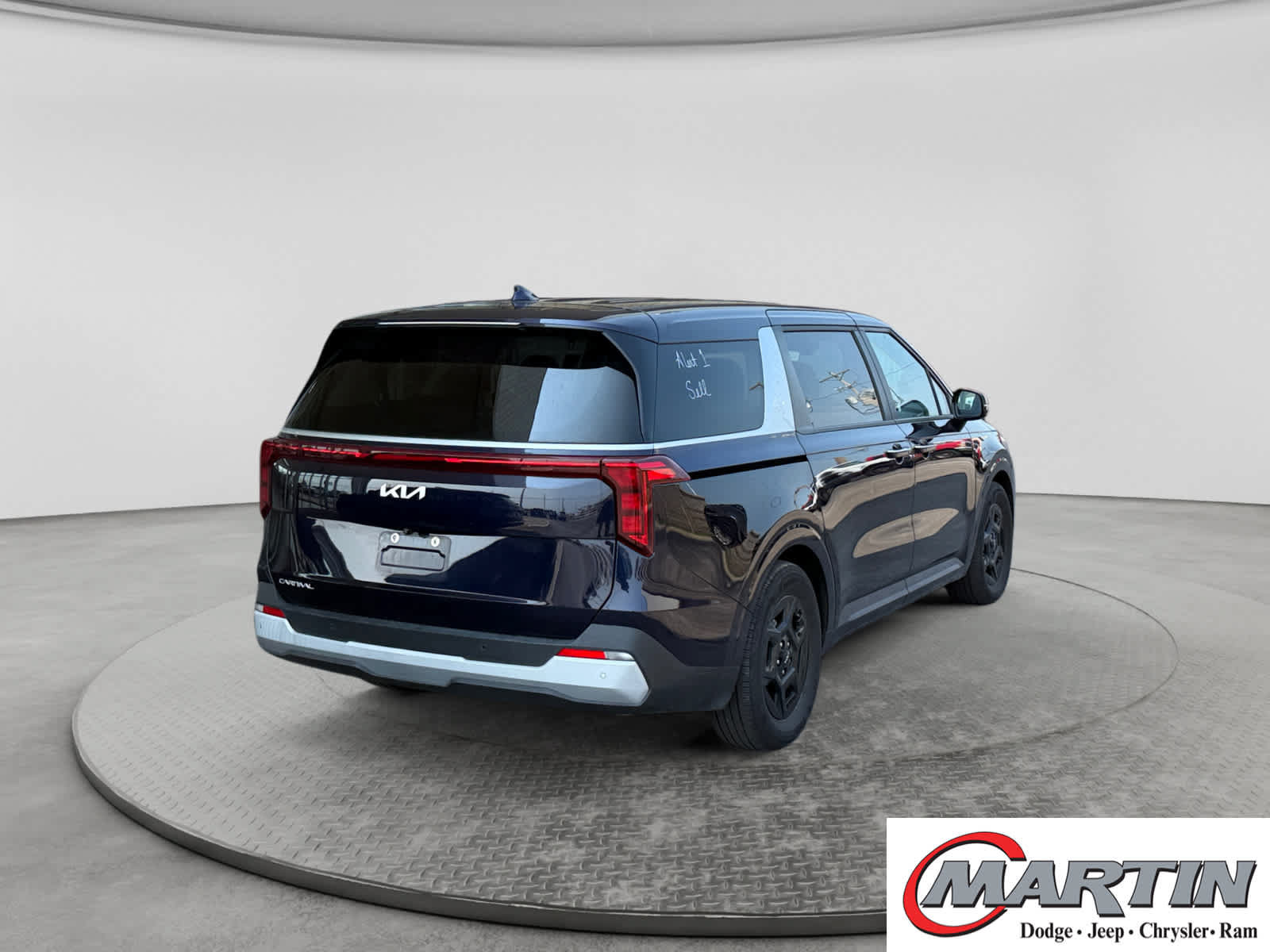 Used 2025 Kia Carnival FWD image 5