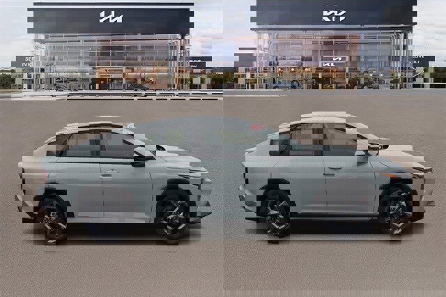 New 2025 Kia K4 LXS image 2