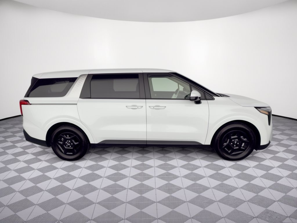 Used 2026 Kia Carnival FWD image 8