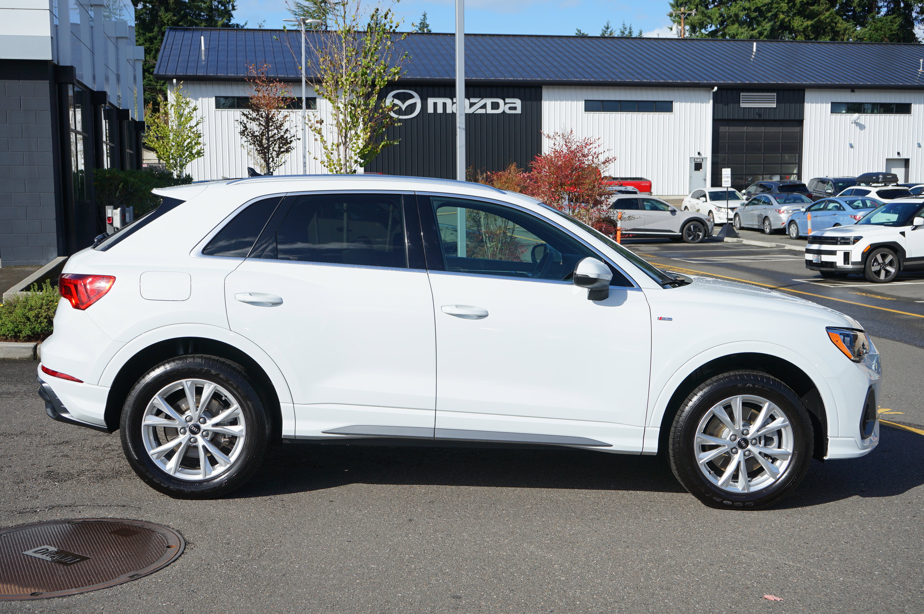 Used 2022 Audi Q3 2.0T Premium w/ Convenience Package image 2