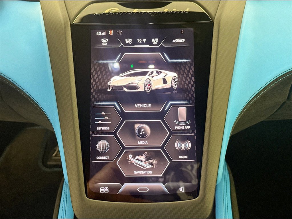Used 2024 Lamborghini Revuelto image 15