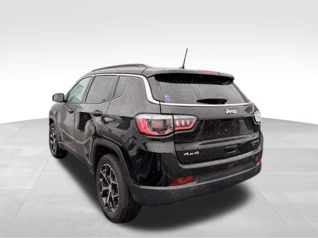 Used 2024 Jeep Compass Limited AWD/4WD image 4