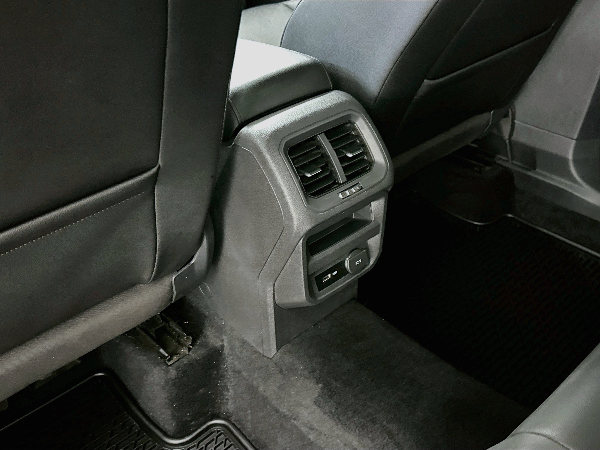 Used 2019 Volkswagen Tiguan SE AWD/4WD image 27