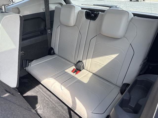Used 2019 Volkswagen Tiguan SEL Premium w/ 3rd Row Seat Package image 16