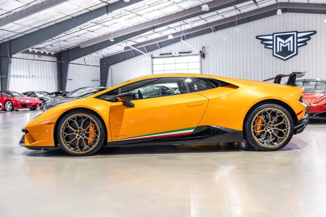 Used 2018 Lamborghini Huracan Performante AWD/4WD image 3