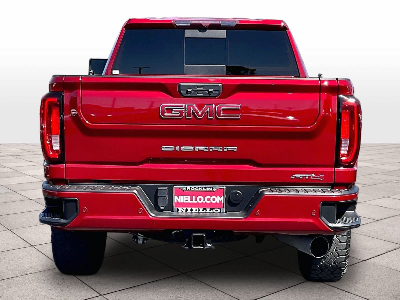 Used 2022 GMC Sierra 2500 AT4 w/ AT4 Preferred Package AWD/4WD image 4