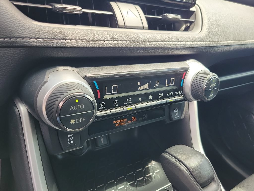 Used 2021 Toyota RAV4 XLE w/ Convenience Package FWD image 33