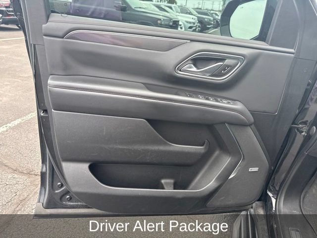Used 2022 Chevrolet Suburban RST w/ Luxury Package AWD/4WD image 12