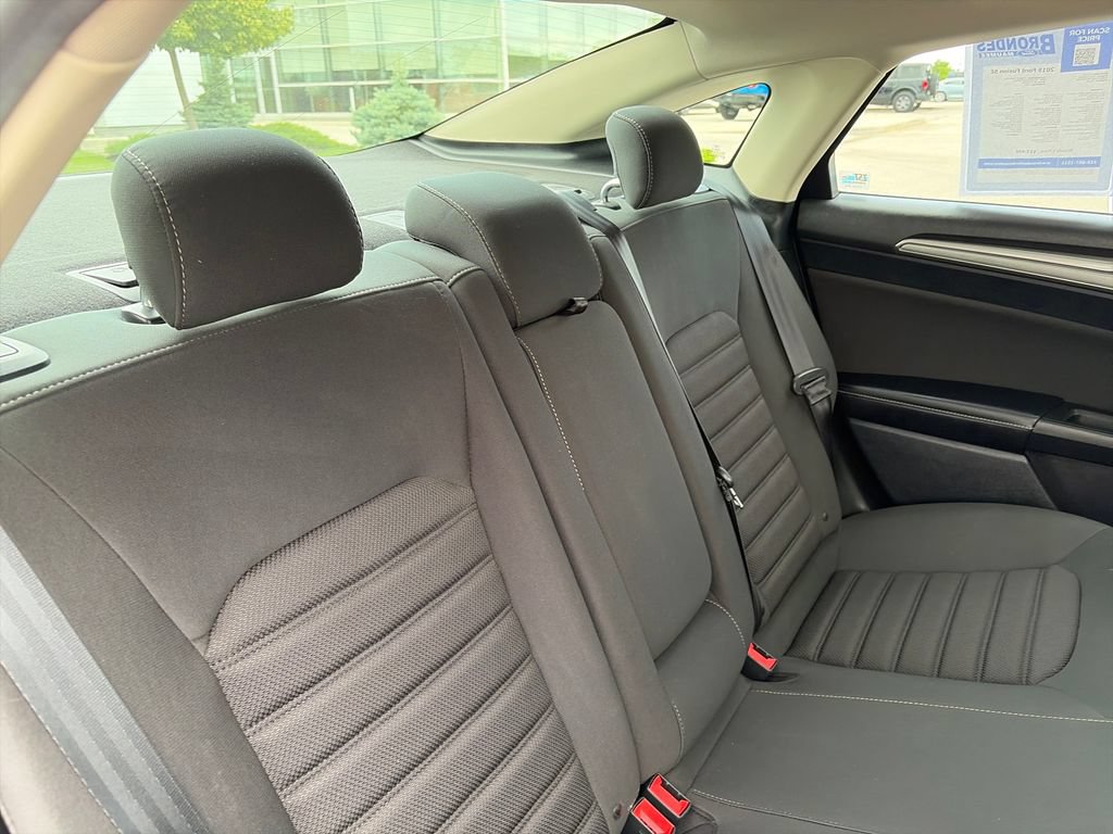 Used 2019 Ford Fusion SE FWD image 31