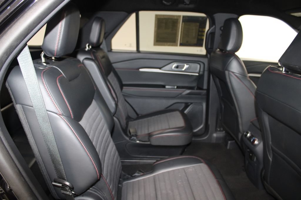 Used 2025 Ford Explorer ST-Line AWD/4WD image 26