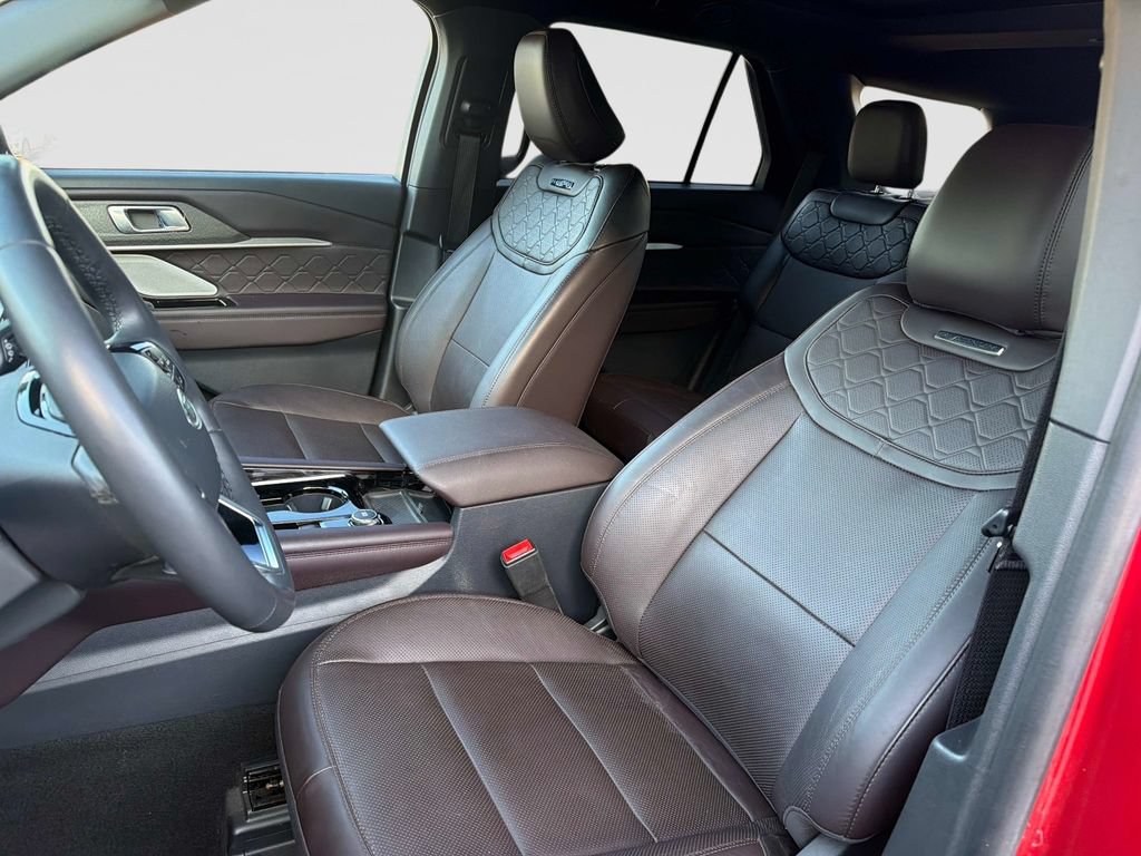 Used 2025 Ford Explorer Platinum w/ LUX Leather Package AWD/4WD image 22
