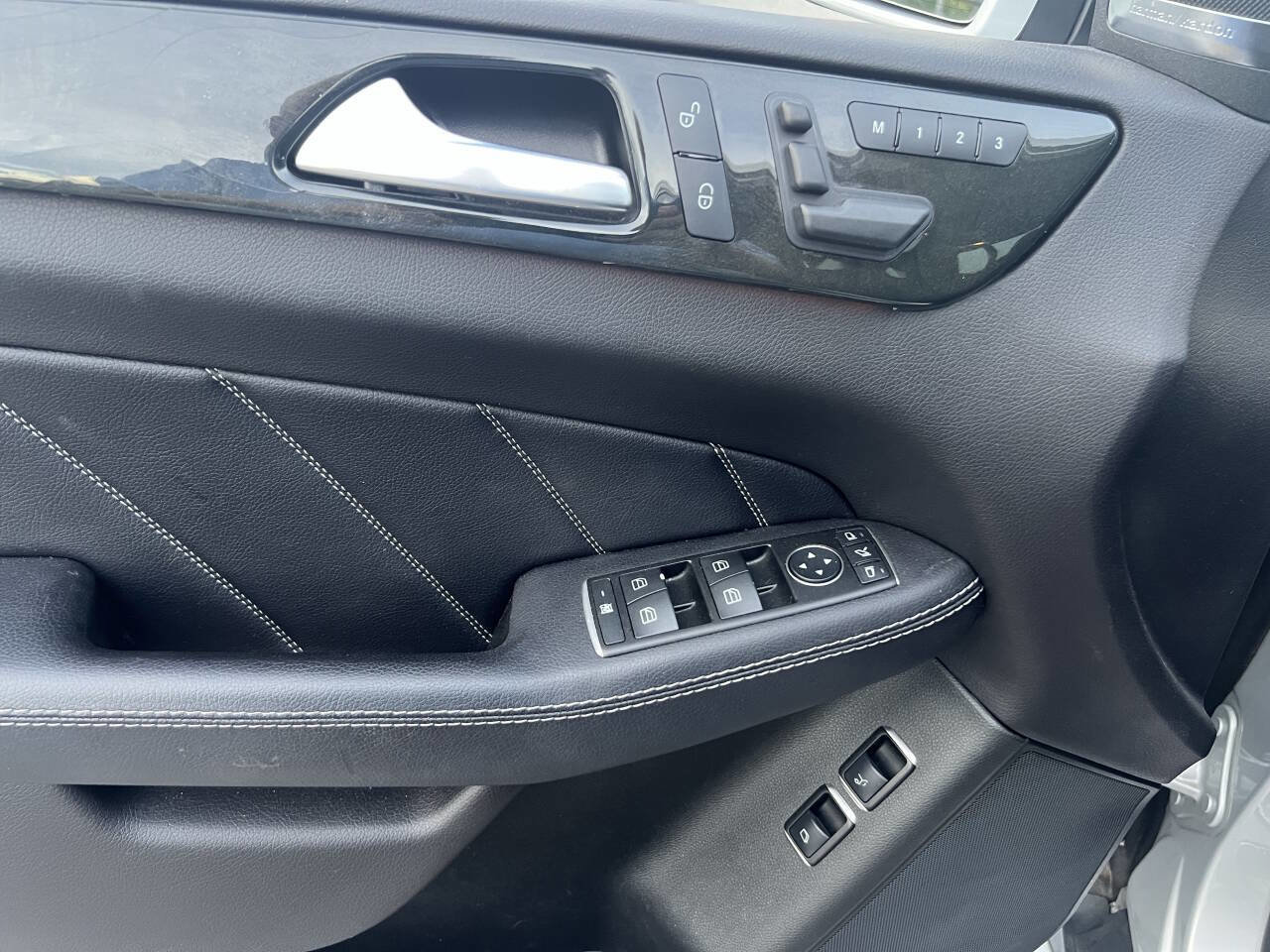 Used 2016 Mercedes-Benz GL 450 4MATIC image 27