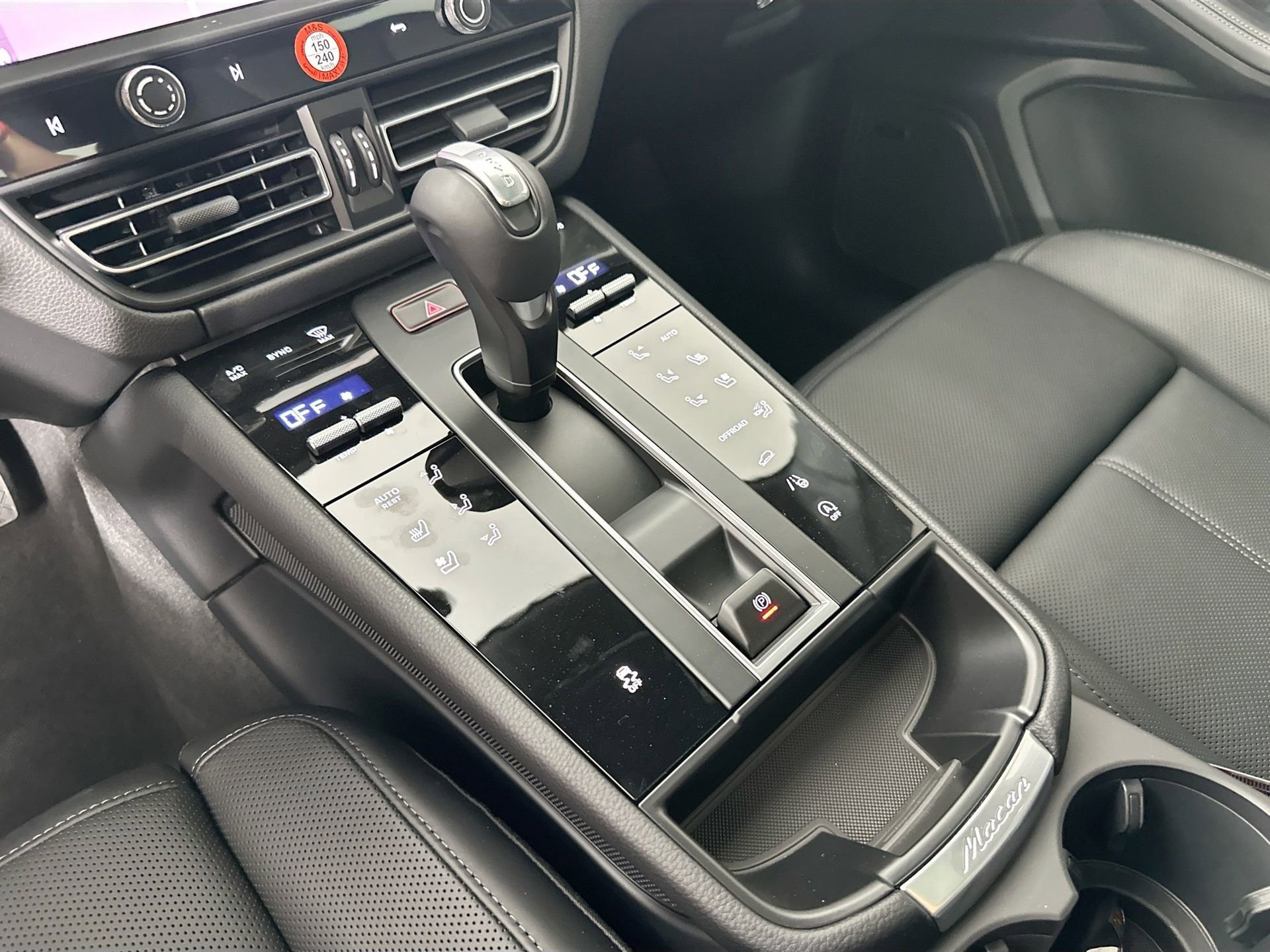 Certified 2026 Porsche Macan image 35