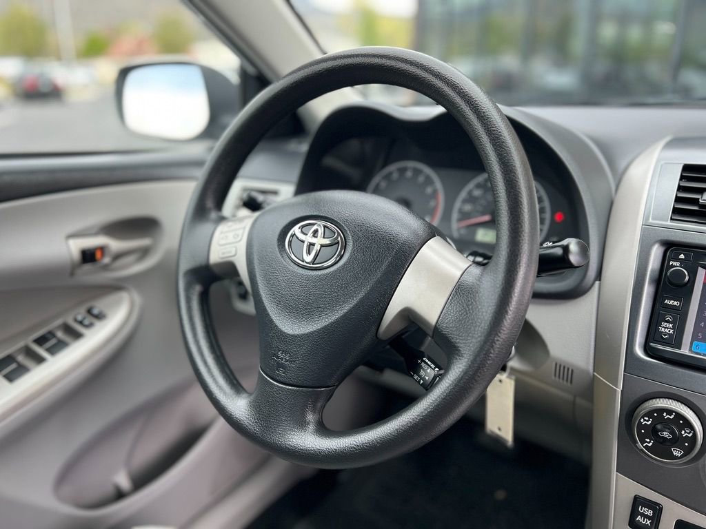 Used 2013 Toyota Corolla LE image 11