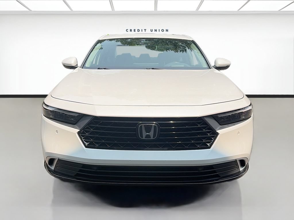 Used 2023 Honda Accord Touring image 2