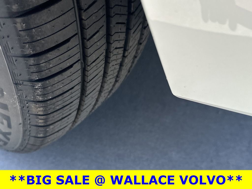 Used 2021 Volvo XC60 T5 Momentum w/ Climate Package AWD/4WD image 12