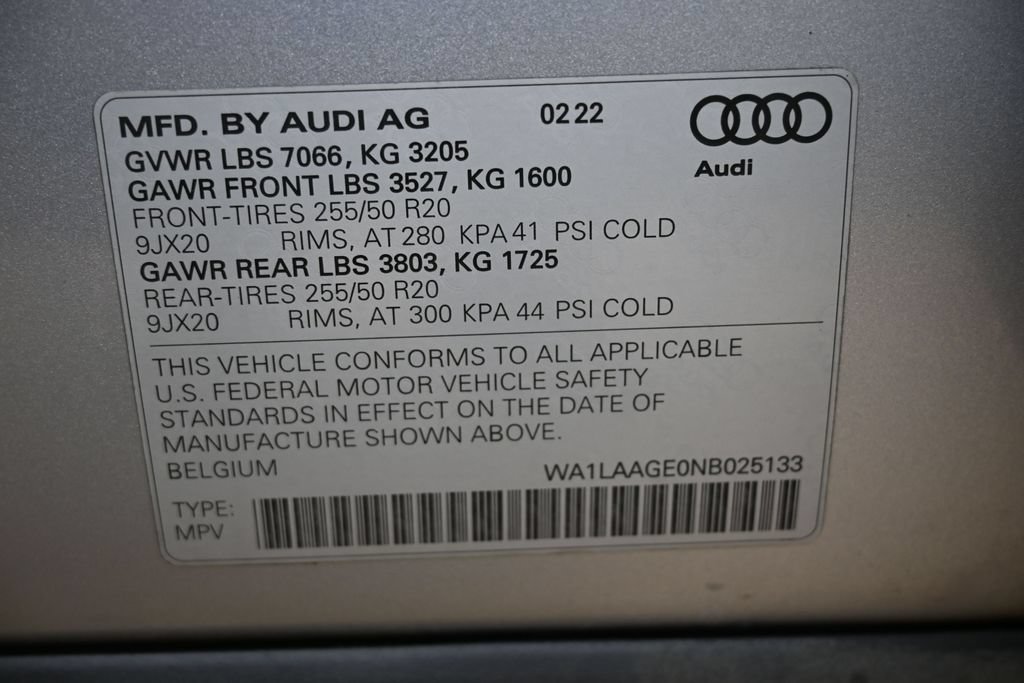 Used 2022 Audi e-tron Premium Plus w/ Premium Plus Package AWD/4WD image 40