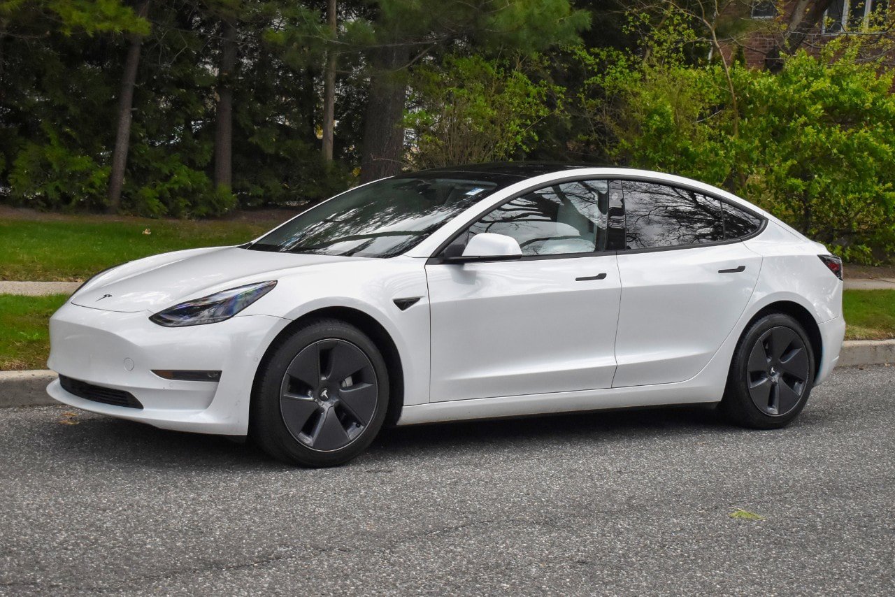 Used 2023 Tesla Model 3 Standard Range RWD image 2