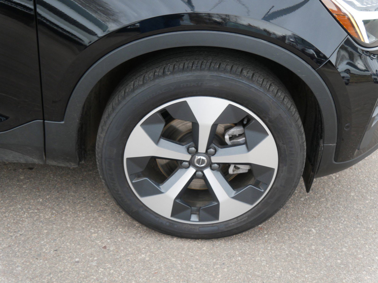 Certified 2025 Volvo XC40 B5 Plus image 9