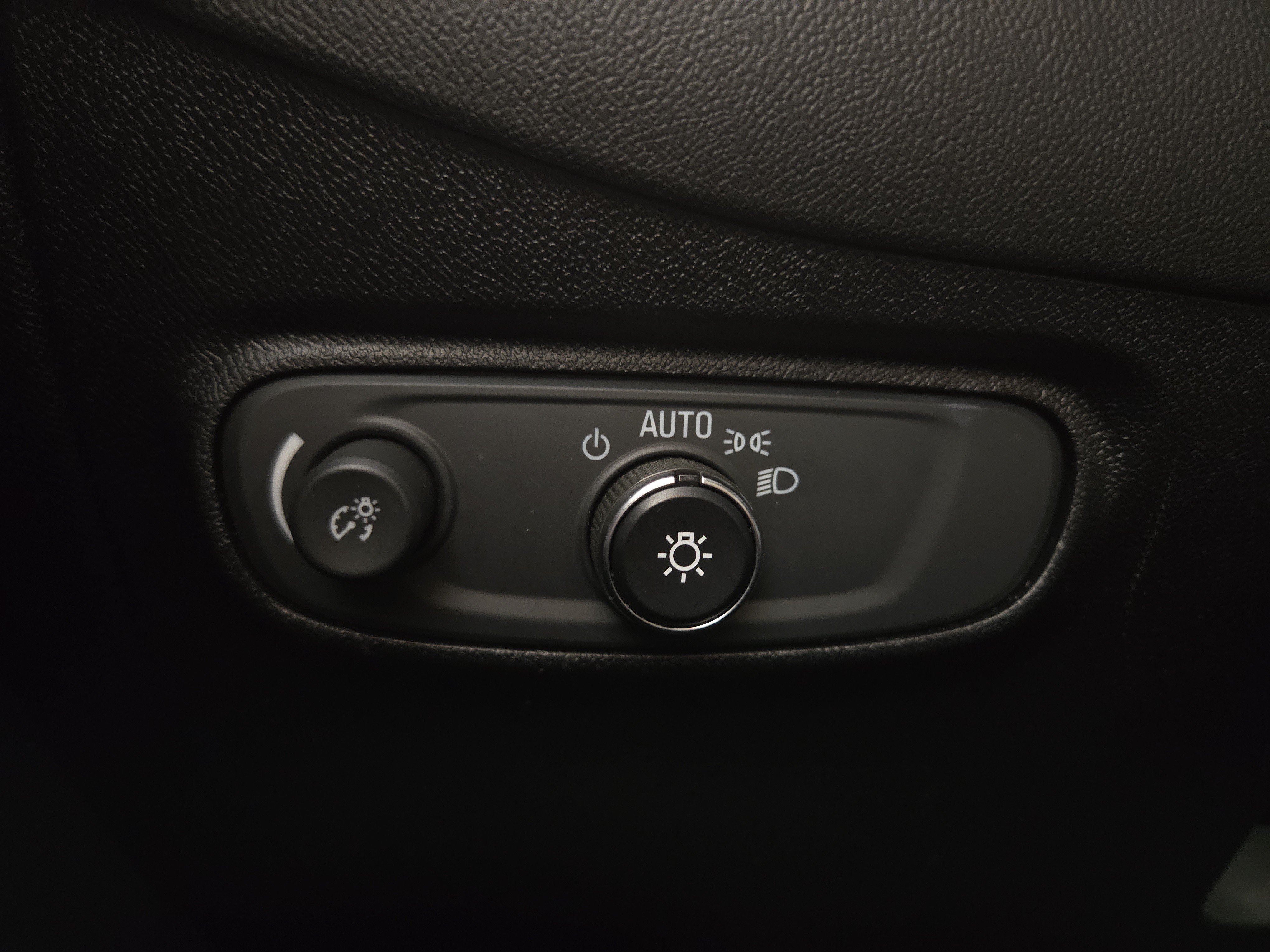 Used 2019 Chevrolet Equinox LT w/ Sun & Navigation Package FWD image 27
