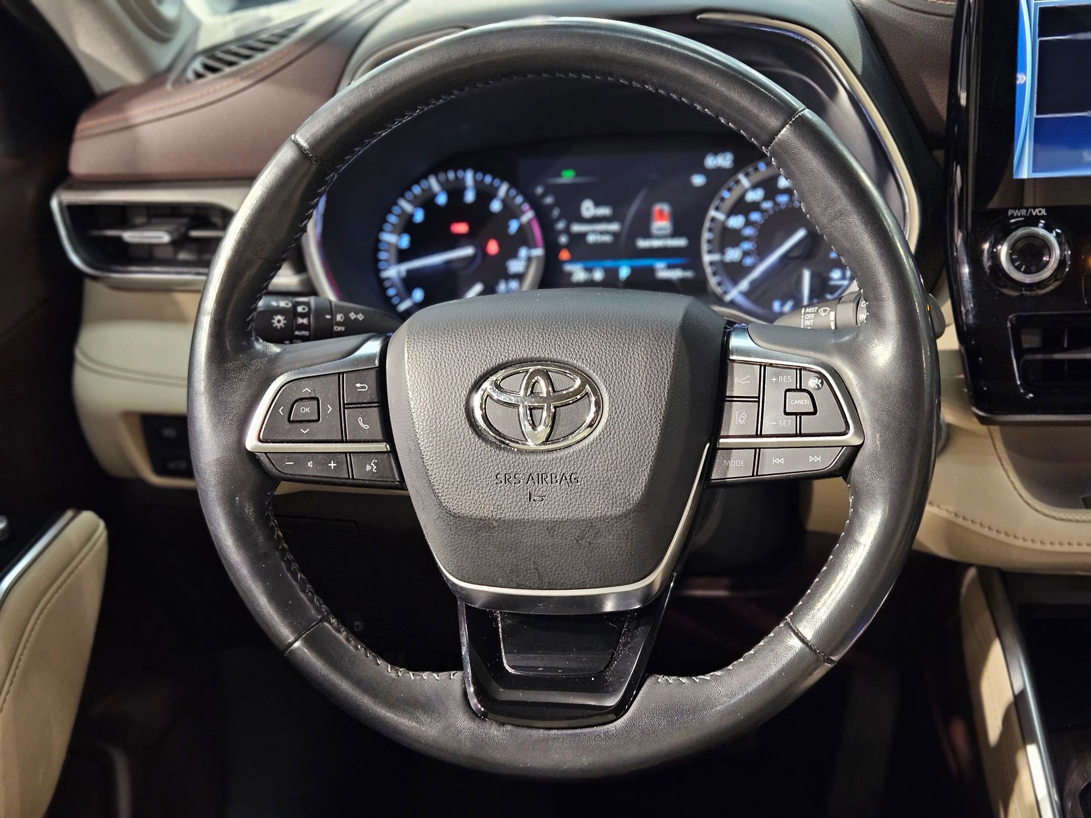 Used 2020 Toyota Highlander Limited image 27