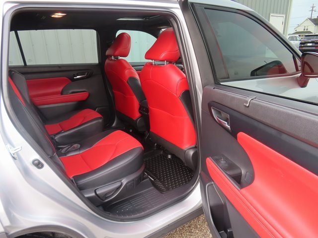 Used 2023 Toyota Highlander XSE image 28