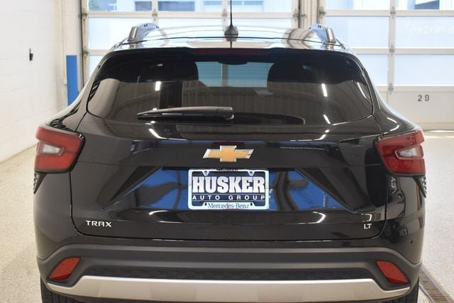Used 2025 Chevrolet Trax LT FWD image 11