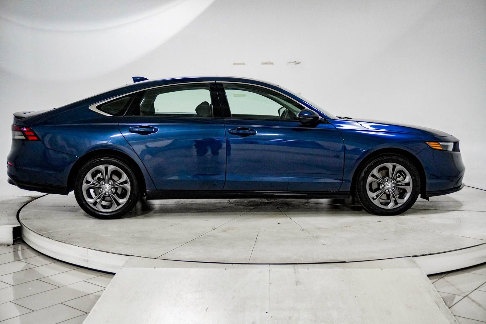 Certified 2025 Honda Accord EX-L image 11