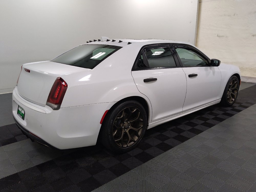 Used 2017 Chrysler 300 S w/ 300S Premium Group RWD image 10