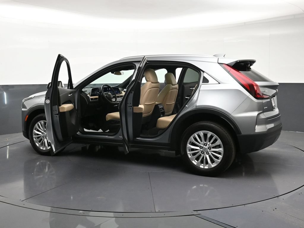 Used 2024 Cadillac XT4 Luxury w/ Cold Weather Package AWD/4WD image 35