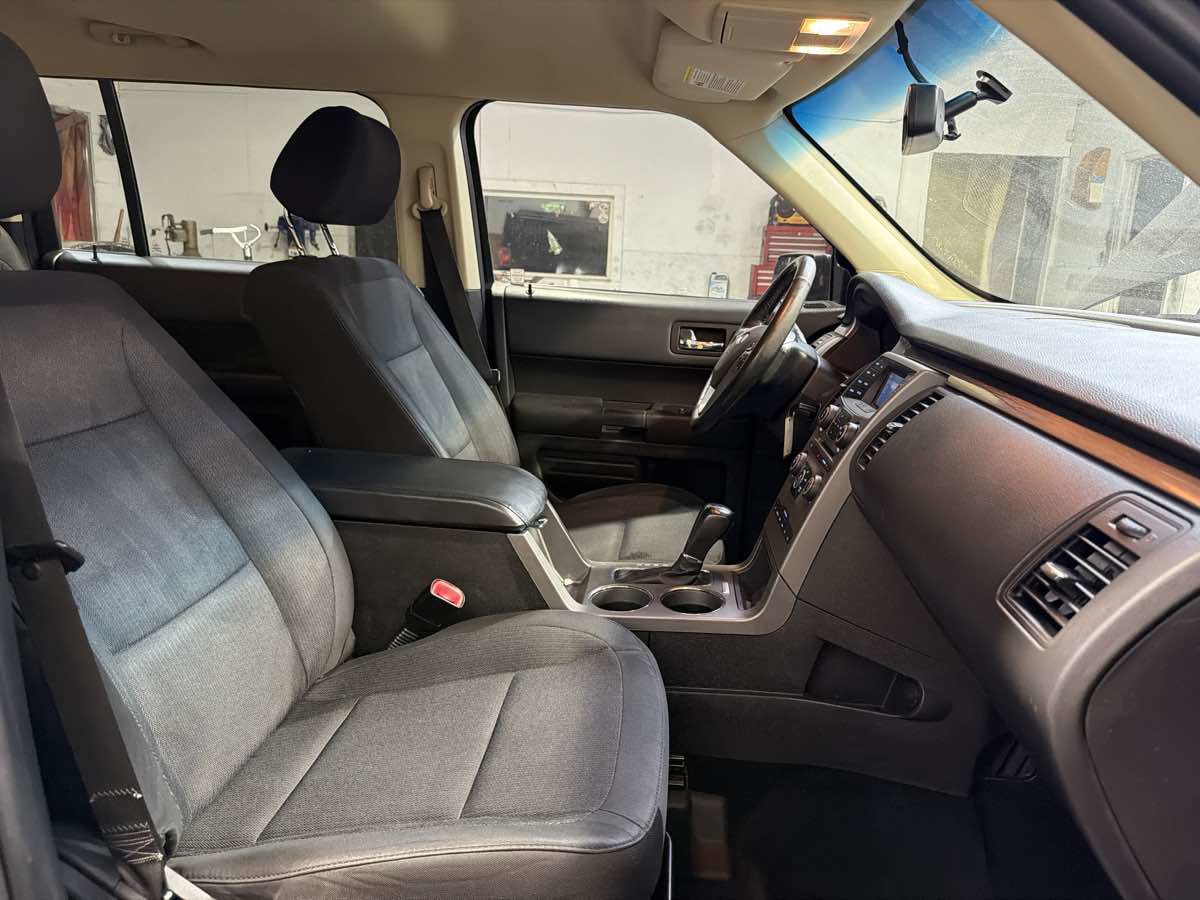 Used 2019 Ford Flex SE image 28