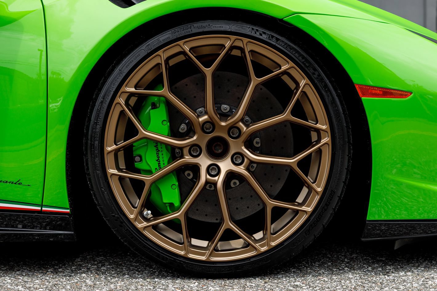 Used 2018 Lamborghini Huracan Performante AWD/4WD image 22