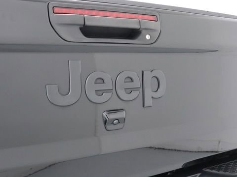 Used 2021 Jeep Gladiator Willys image 12