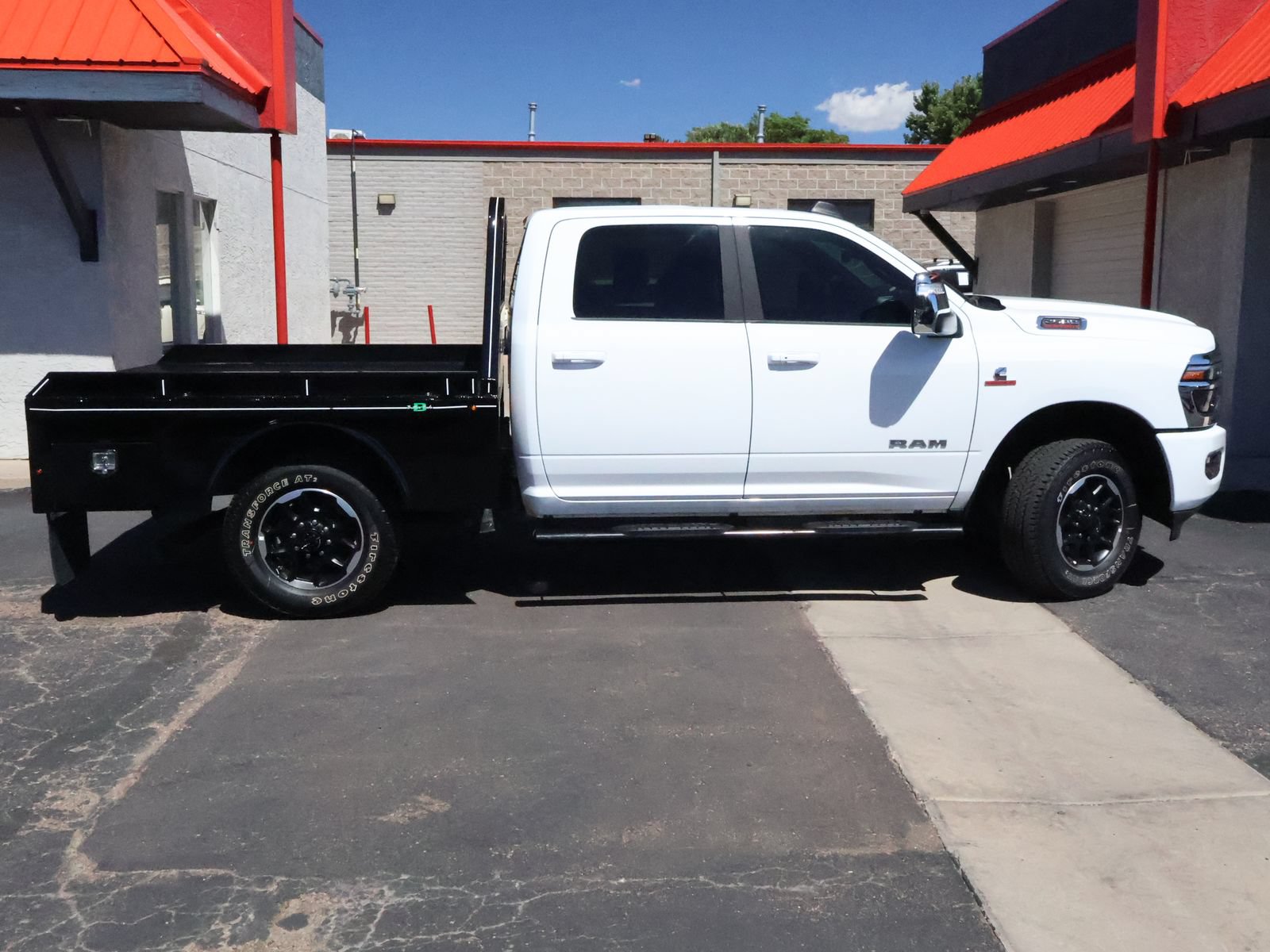 Used 2026 RAM 2500 Laramie AWD/4WD image 3