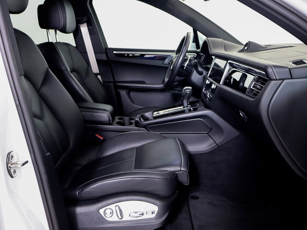 Certified 2024 Porsche Macan w/ Premium Plus Package image 8