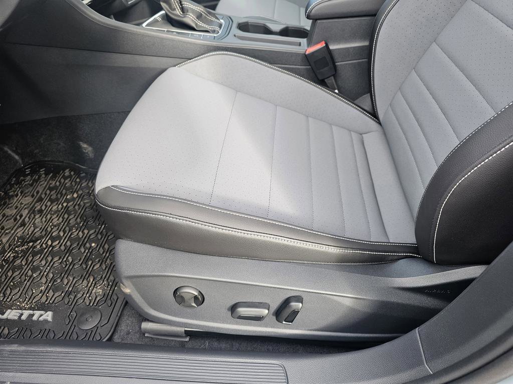 New 2026 Volkswagen Jetta SE image 13