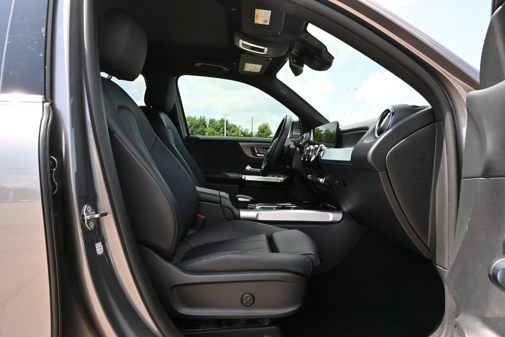 Used 2022 Mercedes-Benz GLB 250 image 25