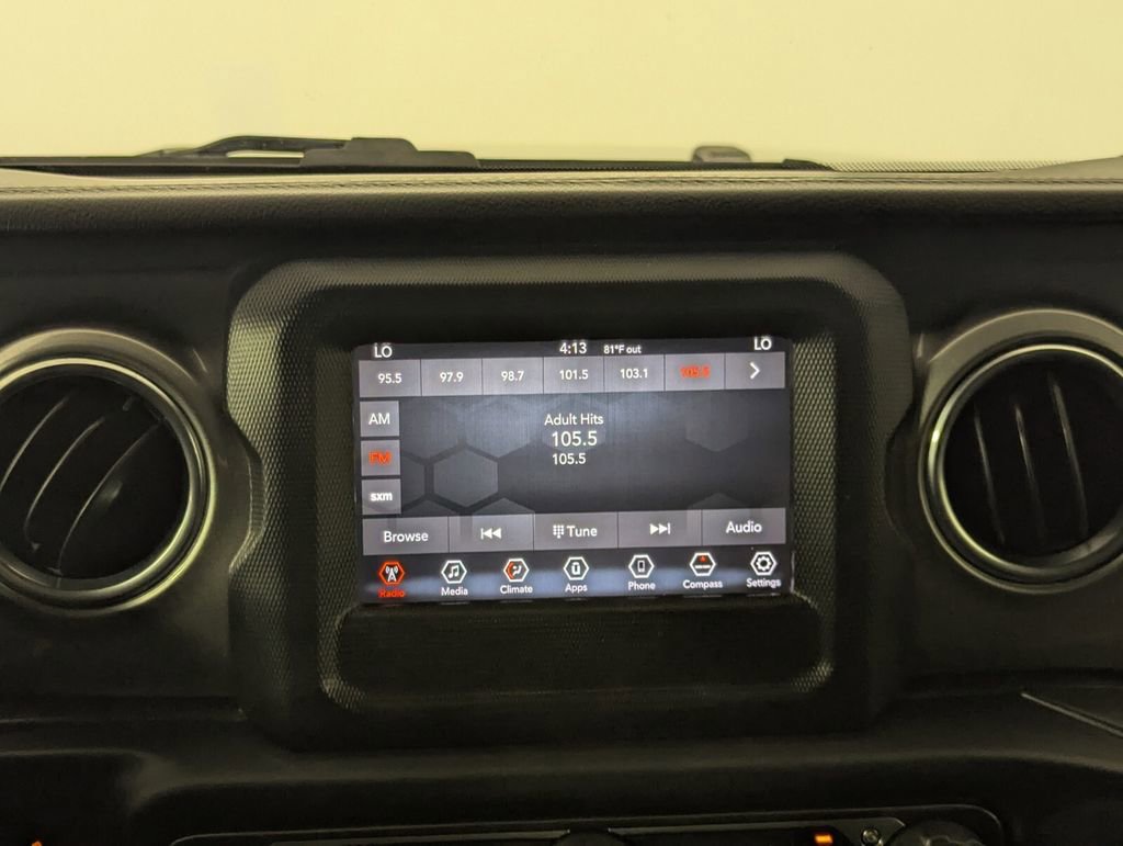 Used 2019 Jeep Wrangler Unlimited Sahara AWD/4WD image 21
