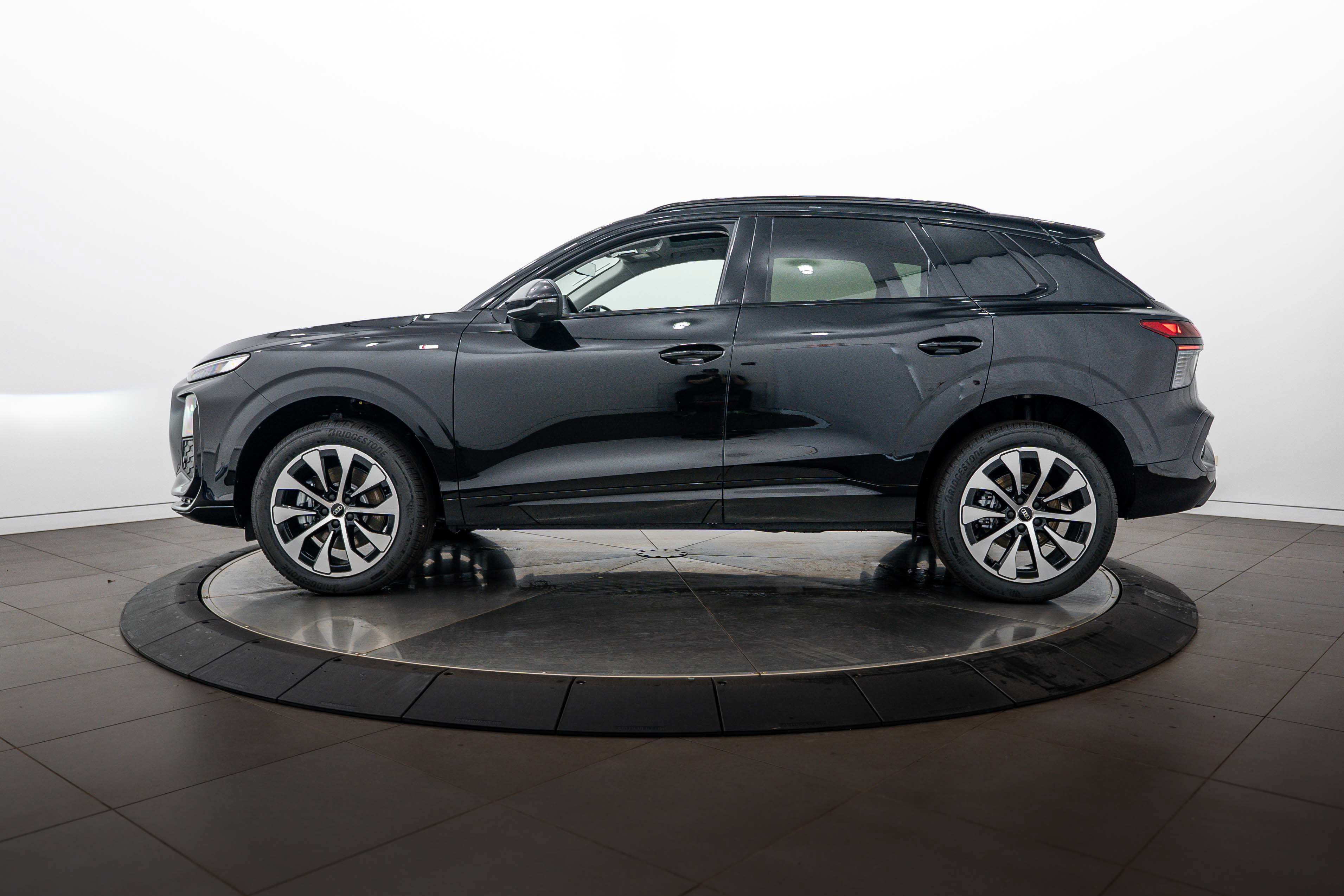 New 2026 Audi Q3 quattro 2.0T AWD/4WD image 6
